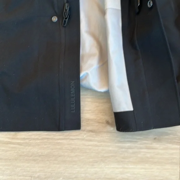 Lululemon New Venture Rain Coat men’s size small color black - Picture 9 of 9